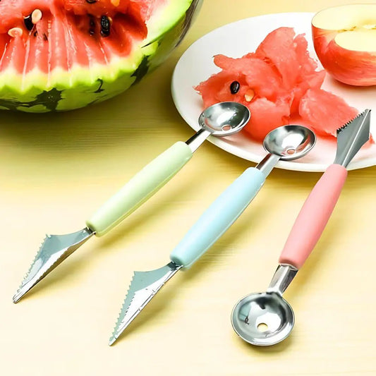 1pc Stainless Steel Double-Ended Fruit Carving Spoon Green/Pink/Blue Ice Cream Spoon Salad Dessert Corrugated Decoration Creative Watermelon Cantaloupe Ball Digger Multifunctional Kitchen Tool YMY
