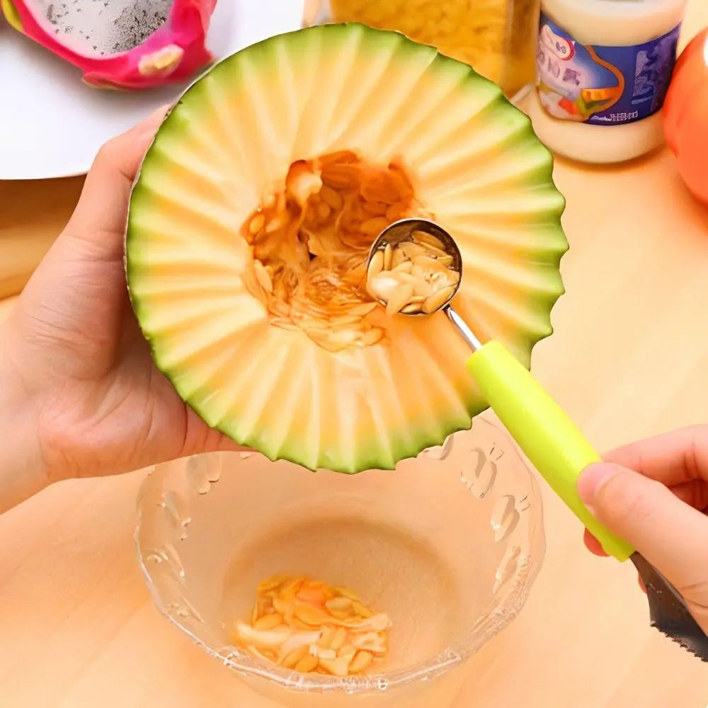 1pc Stainless Steel Double-Ended Fruit Carving Spoon Green/Pink/Blue Ice Cream Spoon Salad Dessert Corrugated Decoration Creative Watermelon Cantaloupe Ball Digger Multifunctional Kitchen Tool YMY